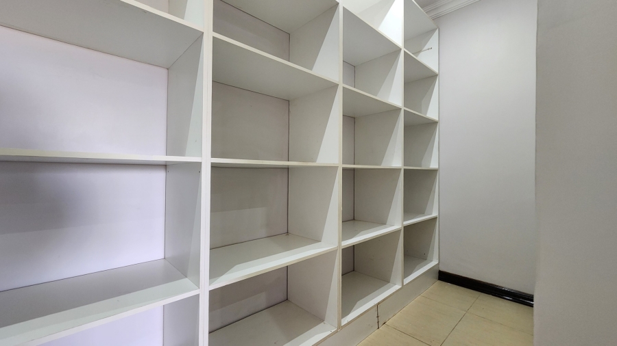 To Let 6 Bedroom Property for Rent in Tuscany Ridge North West